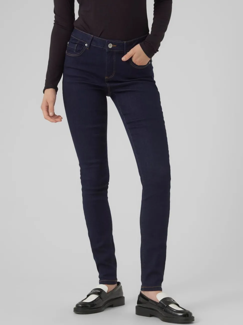 VMALIA Medelhög Midja Slim Fit Jeans