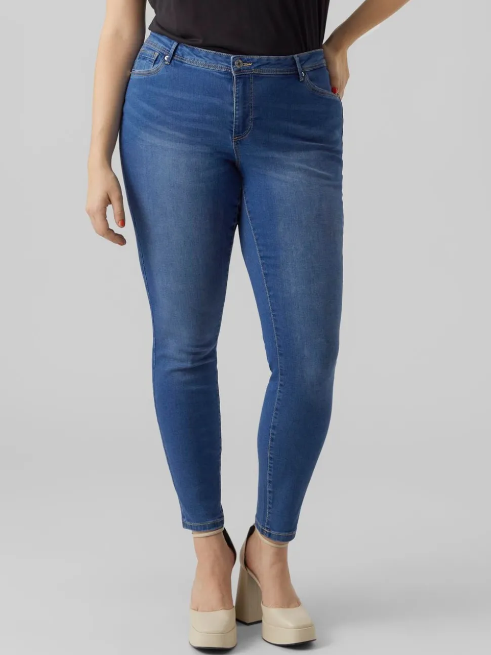 VMCFANYA Medelhög Midja Slim Fit Jeans