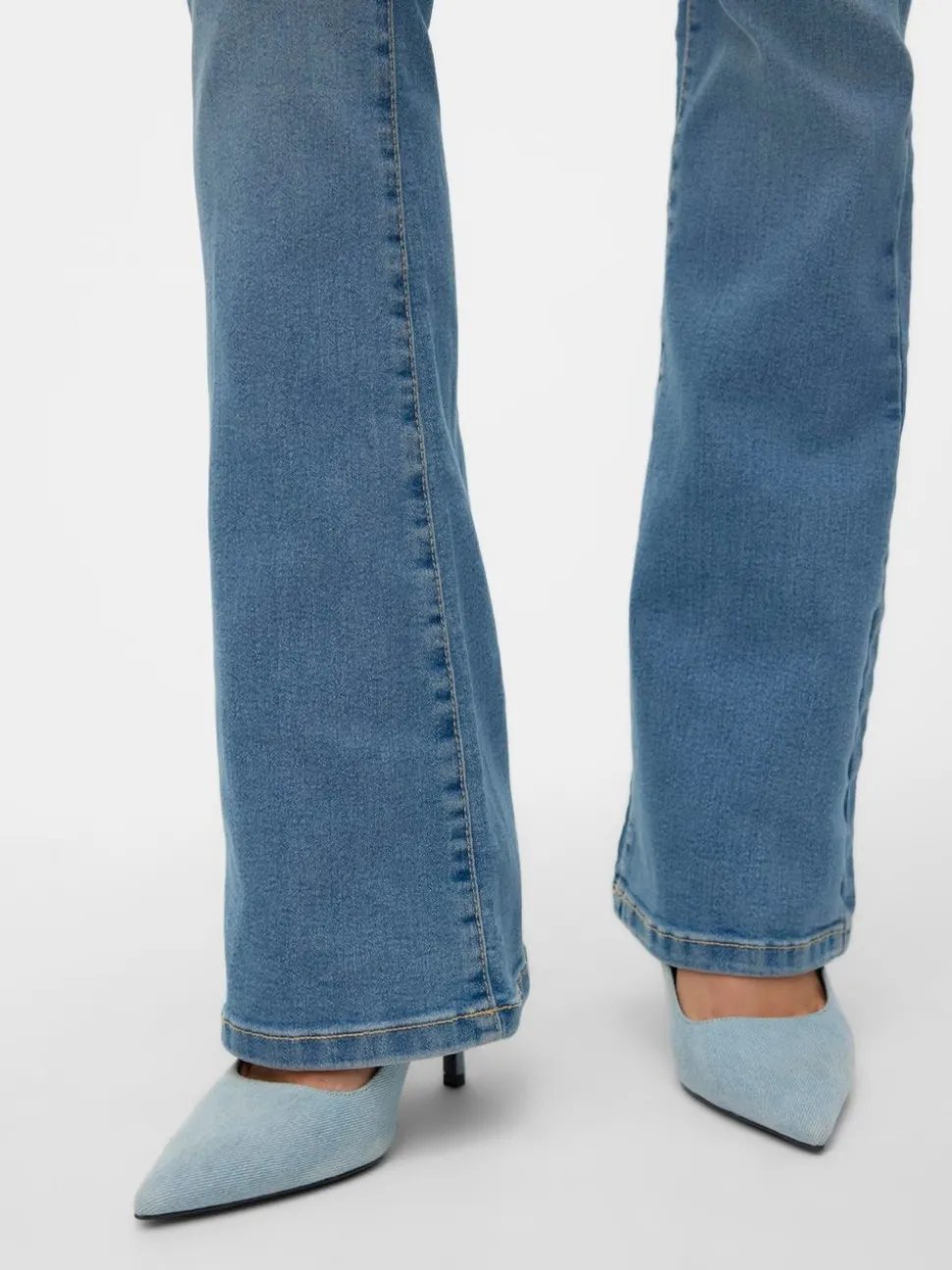 VMELLY Medelhög Midja Utsvängd Passform Jeans