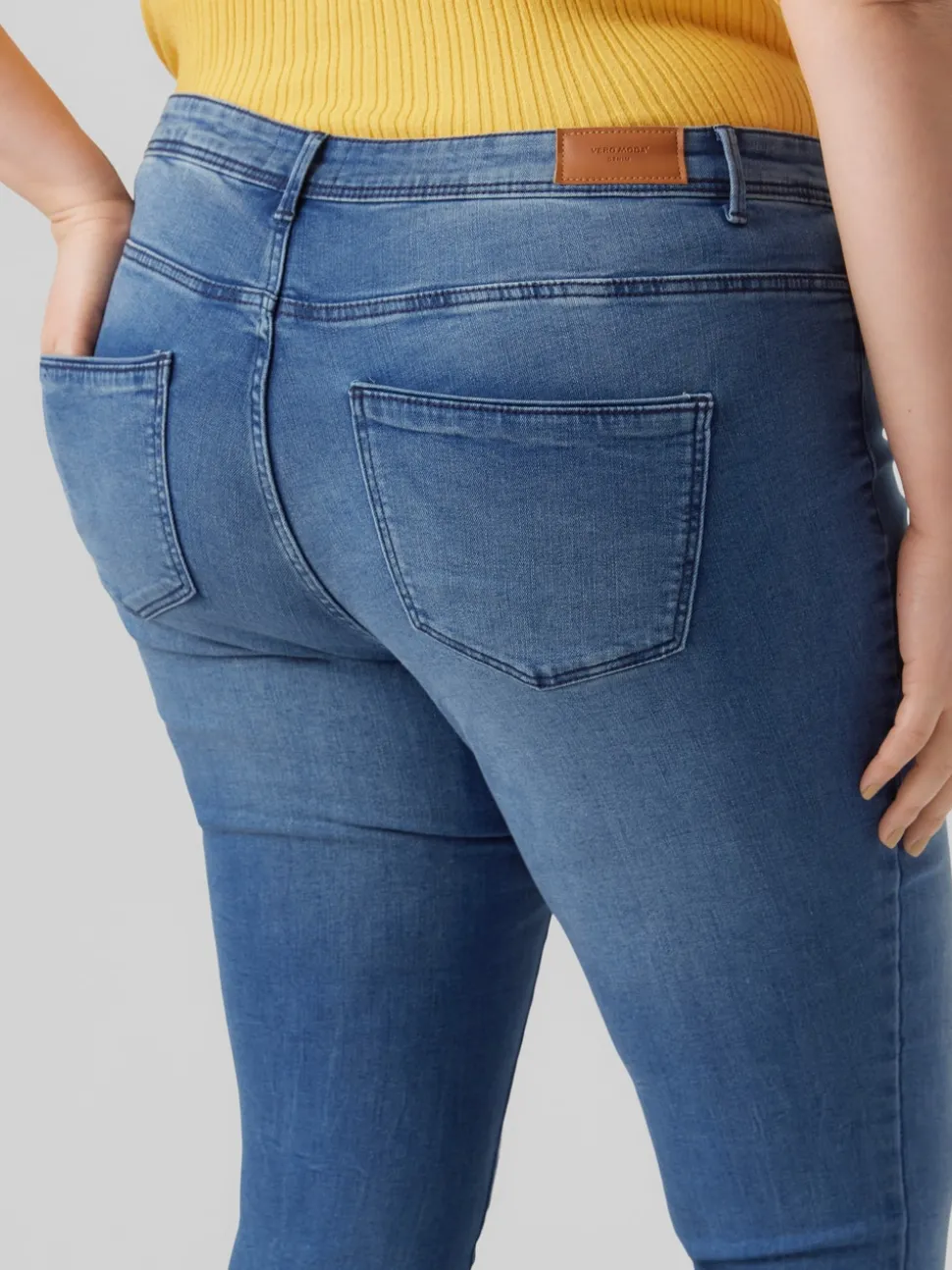VMFANYA Medelhög Midja Slim Fit Jeans