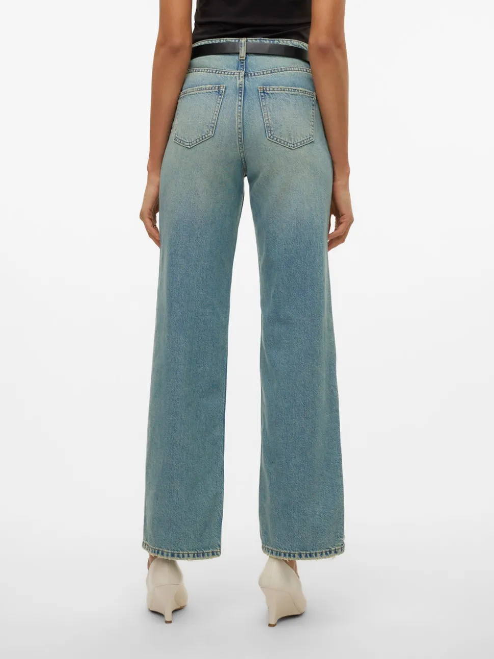 VMTESSA Vid Passform Jeans